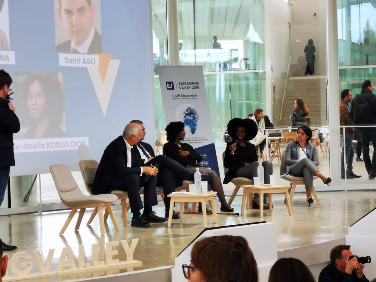 emergingvalley's tweet photo. ⚡"Pour nous il est hors de question que les gens se demandent qu'est-ce qu'ils se passent derrière ces murs" @SemeCity donne un terrain d'expérimentation aux chercheurs et startups et se veut comme un projet concret de transformation sociale sur le terrain 
#ClaudeBorna
#EV2019 https://t.co/v16IQqRCgs