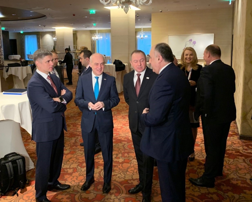 MFA_Ukraine's tweet photo. 5.12.2019р. на полях Міністерського засідання #ОБСЄ відбулася зустріч у форматі робочого сніданку Високого представника #ЄС із закорд. справ і безпекової політики @JosepBorrellF з міністрами закордонних справ країн ініціативи ЄС «Східне партнерство».
🔗 https://t.co/rSDa8yRTul https://t.co/RYDPJUJBV7