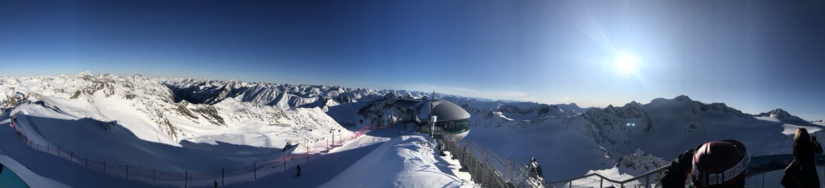 BBrihil's tweet photo. Bilderbuch-Panoramabild bei Dreh zur #Gletscherehe #Pitz- und #Ötztal: Höchster Punkt zu dem man mit Skischuhen gelangt @ReporterZDF @ZDFwien @wc_ulrich https://t.co/2a2JxSvcHq