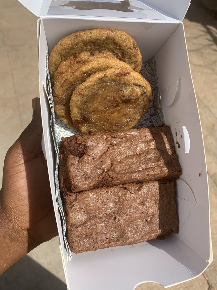 A box of 4 chocolate chip cookies and 4 double chocolate brownies at a discounted price of ghc24 p3😉
Who’s in?😌
Call now and get it by 2pm
📲0262358708 || 0551714275