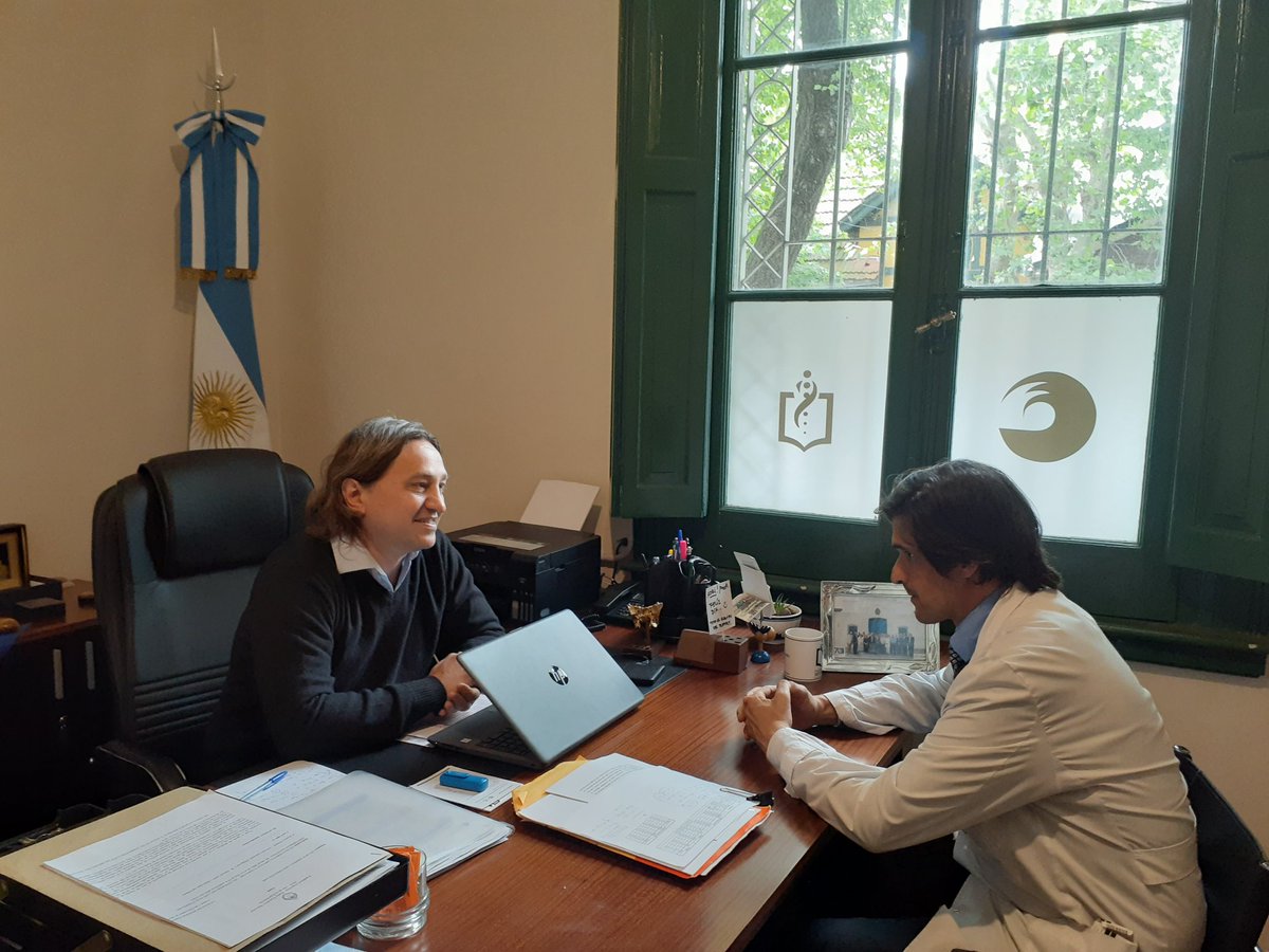 adrianalasino's tweet photo. #ESM Recibimos ayer a @FernandoSantom2 Jefe del Servicio de Urología del @hpcmdp y profesor de @esmedicinamdp. 
Junto a  40 médicos residentes  hicieron practicas de sutura en nuestro laboratorio de disección.
Educación pública de calidad y tecnología al servicio de la comunidad https://t.co/DQrDTrFZAz