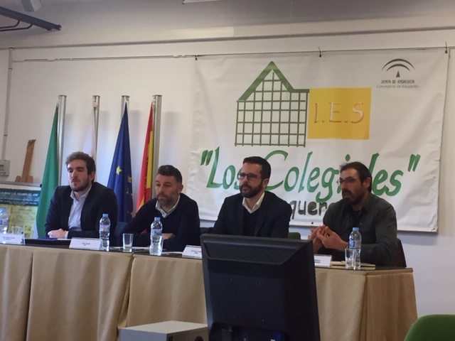 IColegiales's tweet photo. Hoy estamos de celebración en el centro. Nos han acompañado para este gran evento cuatro políticos de altura: Francisco Calderón, Francisco Matas, José Manuel Puche y Juan Rosas que nos han ayudado a transmitir a nuestro alumnado la esencia de la Carta Magna, Muchísimas gracias. https://t.co/YSXNOnmNr9