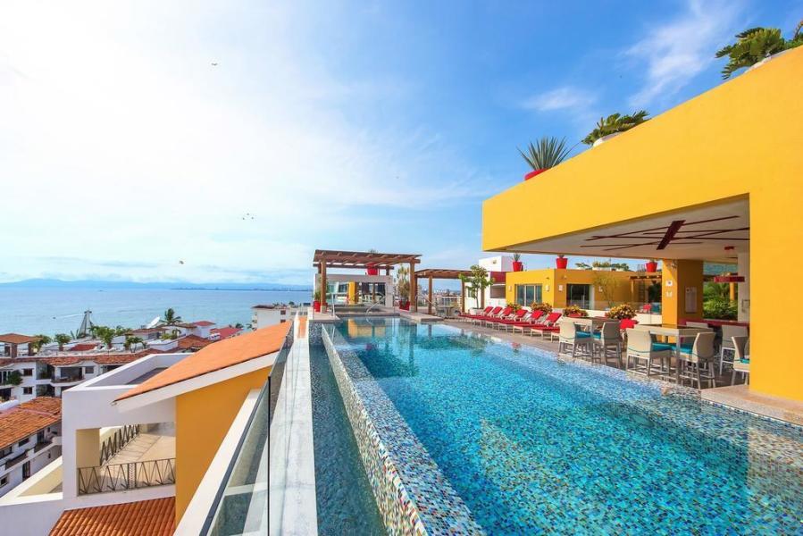 CBVallarta's tweet image. V177 PH 2 | $380,000 USD |bit.ly/v177-ph2
Location, location, location! Amazing #2level #Penthouse in the heart of the #RomanticZone.