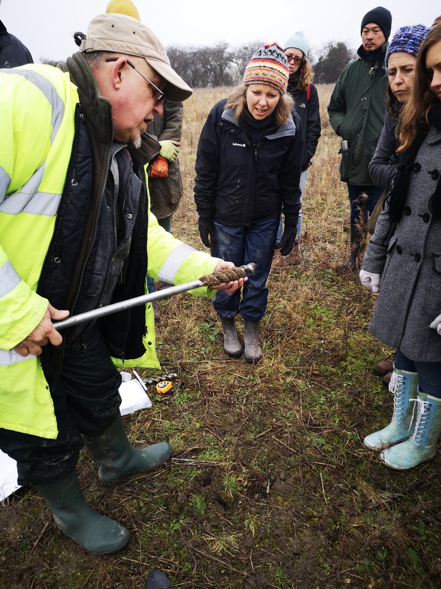 @drsteveboreham showing us how to take soil samples on #WorldSoilDay in #Cambridge. We need to show our soils some love today and every day! X