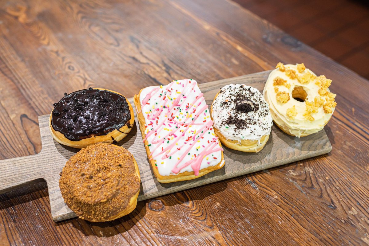 Sunrise__Bistro's tweet photo. Who wants to win a gourmet donut on us today, like one of these delish creations?!

Love this post, tag 3 friends, and we'll pick a winner tonight at 9pm!  🍩🎉

BONUS if you follow us on Twitter: https://t.co/TEhlMm6RP4

#giveaway #donuts #sunrisebistro https://t.co/UFrzuLSpjO