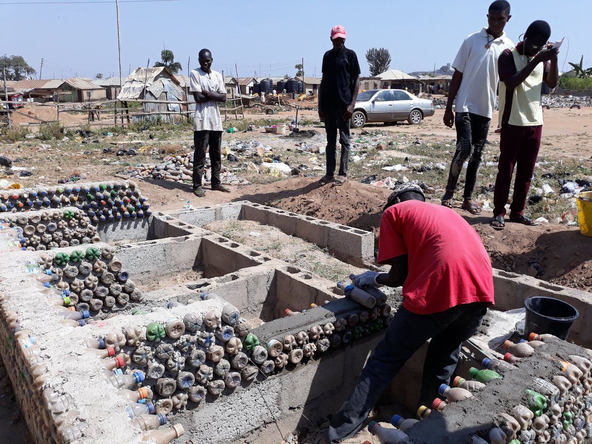ReportersGC's tweet image. INITIATIVE FOR EDUCATION &amp;amp; DEVELOPMENT (IDEE) CONSTRUCTS PUBLIC TOILET WITH PLASTIC BOTTLES IN TUDUN-WADA COMMUNITY, LUGBE, ABUJA.
photos by - @ideenigeria16

#EndingOpenDefecation
#ClinateAction
#CleanNigeria