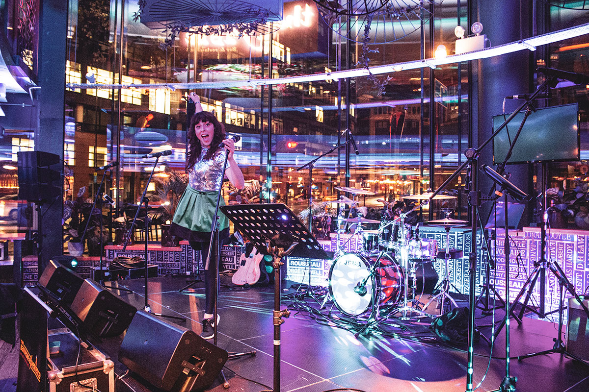 Festival bandeoke for the Mozilla Foundation at The Fable in London’s Holborn Viaduct, a seque between the West End and the City. Limbering up before the show…
#bandeoke #corporateevents #corporateparties #bandaoke #livebandkaraoke <a href="/thefablebar/">The Fable Bar</a> 
bandeoke-experience.co.uk/blog/mozfest-2…