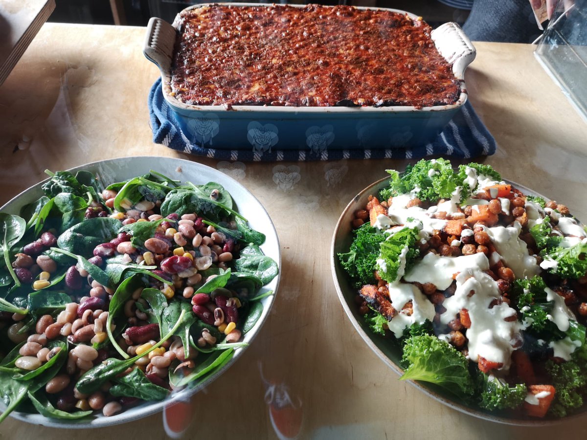 TheCommonE2's tweet image. Come fill your tum-tum with some yum-yum. Vegan, vegetarian and meat options available! 
-Parmigiana
-Spinach and lemon - 5 beans salad
-Roasted harissa carrot and chickpea salad w/ Kale and feta dressing