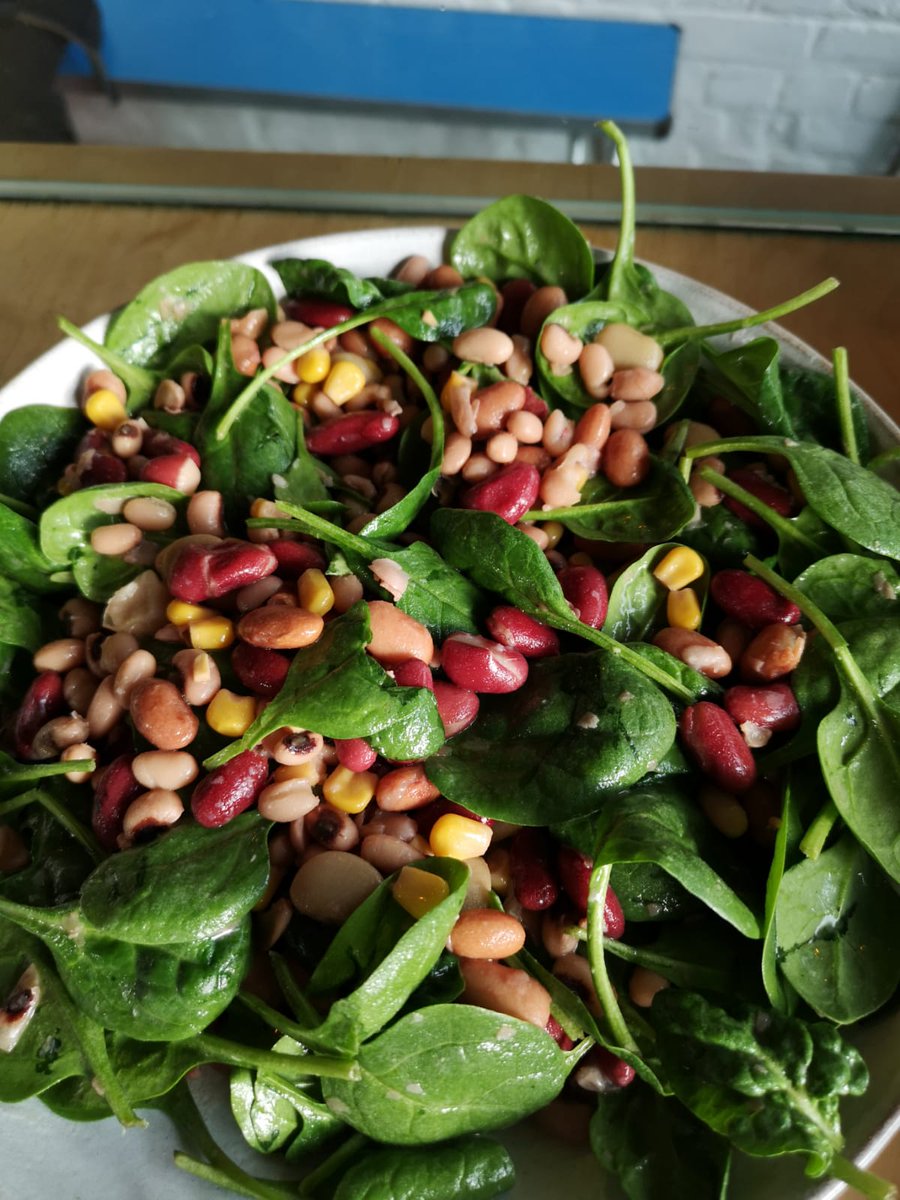 TheCommonE2's tweet image. Come fill your tum-tum with some yum-yum. Vegan, vegetarian and meat options available! 
-Parmigiana
-Spinach and lemon - 5 beans salad
-Roasted harissa carrot and chickpea salad w/ Kale and feta dressing