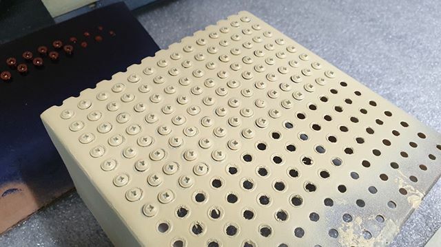 LakesideSigns's tweet photo. We leave no screw unturned when fabricating your signs - the design is in the details ⠀
#signage #signagedesign #screwheads #ral #spraypaint #powdercoated #lakesidesigns https://t.co/xucElIpKez https://t.co/Kkgp46Nd86