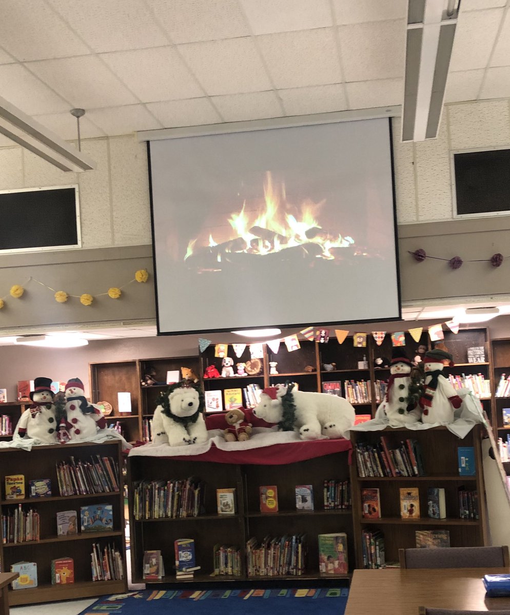 Jssicalazo2's tweet photo. You are amazing @ZundyLibrarian you make Christmas magical in our Zundy library @ZundyElementary #bebold #zundykidsdeserveit https://t.co/SyOi3ulZbC