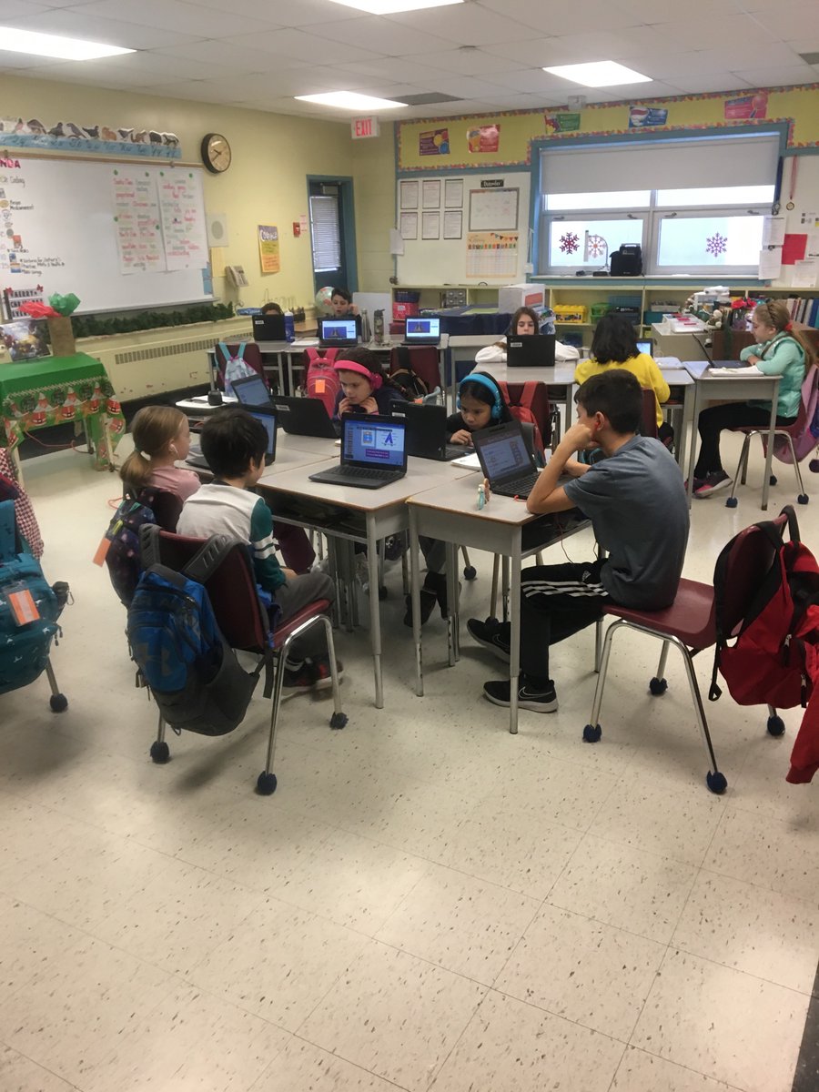 MrsOhinski's tweet photo. Getting a head start and trying our first project for coding in our grade 4/5 class today! We are “Animating our Names” today as we prepare for Hour of Code next week! @StJosephDPCDSB @DPTechTeam #DPcodes https://t.co/RqTnnA81dD