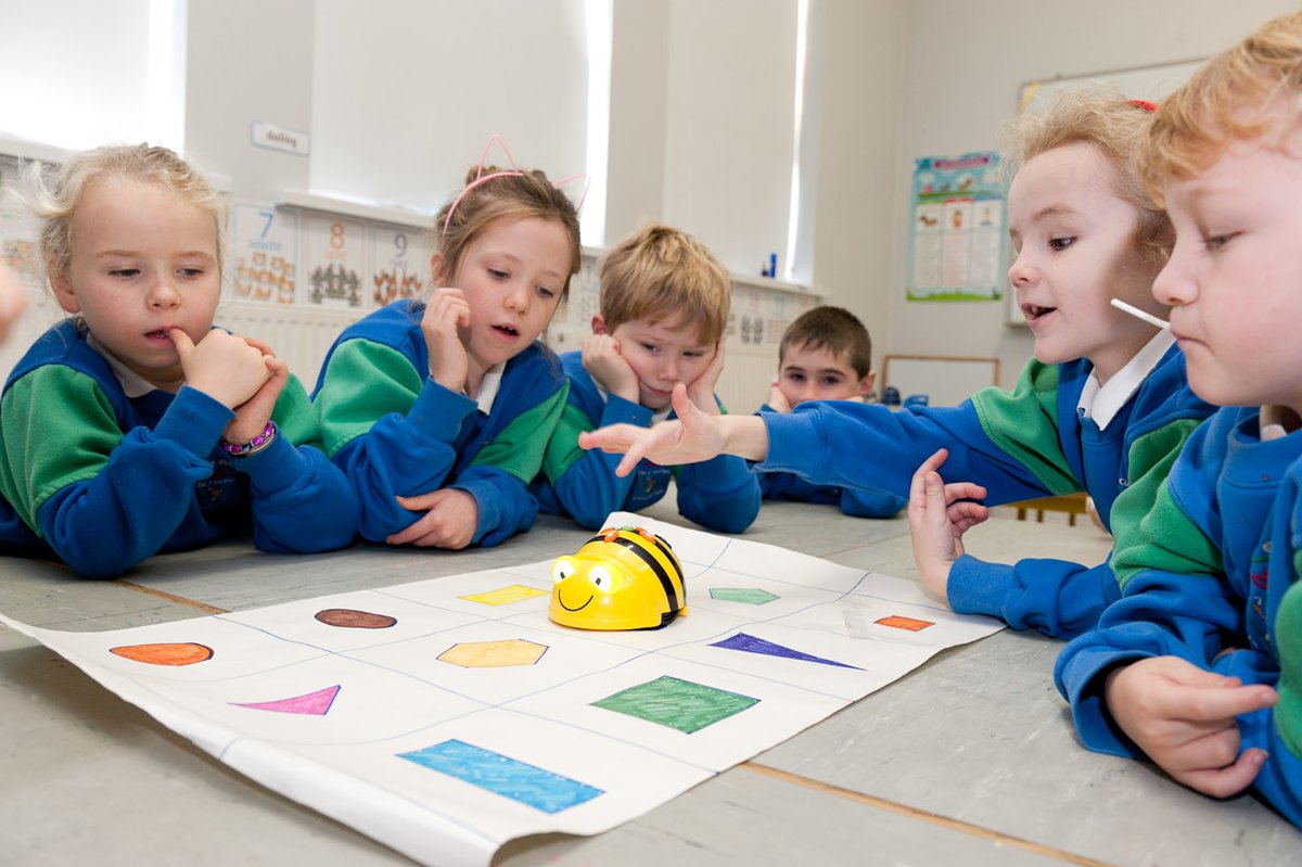 ComputingAtSETU's tweet photo. @waterfordit Computing lecturer Dr Siobhan Drohan and teacher Ciara O’Conor working with pupils from Gaelscoil Phort Láirge on @makeymakey projects and with Bee Bots during their all-school codeathon last week. #womenintech #waterford https://t.co/NXszSpsDFQ