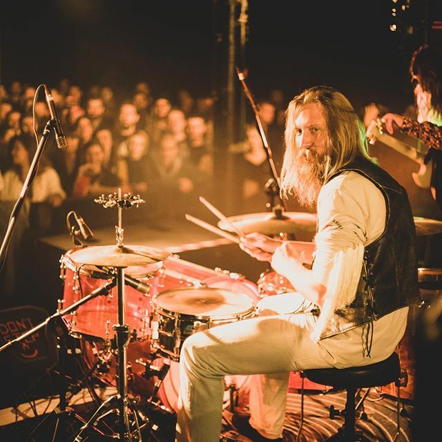 kvltrve's tweet photo. One for the books 📷 @nobury #album #premiere #taraban #howtheastwaslost #psychedelic #hardrock #protometal #drummer @instaraban @zetpete @kirchhoffschlagwerk @ludwigdrumshq @meinlcymbals @meinlpolska @remopercussion @promarkbydaddario @brixtonpolska @brixton https://t.co/UOUqDoT2qk