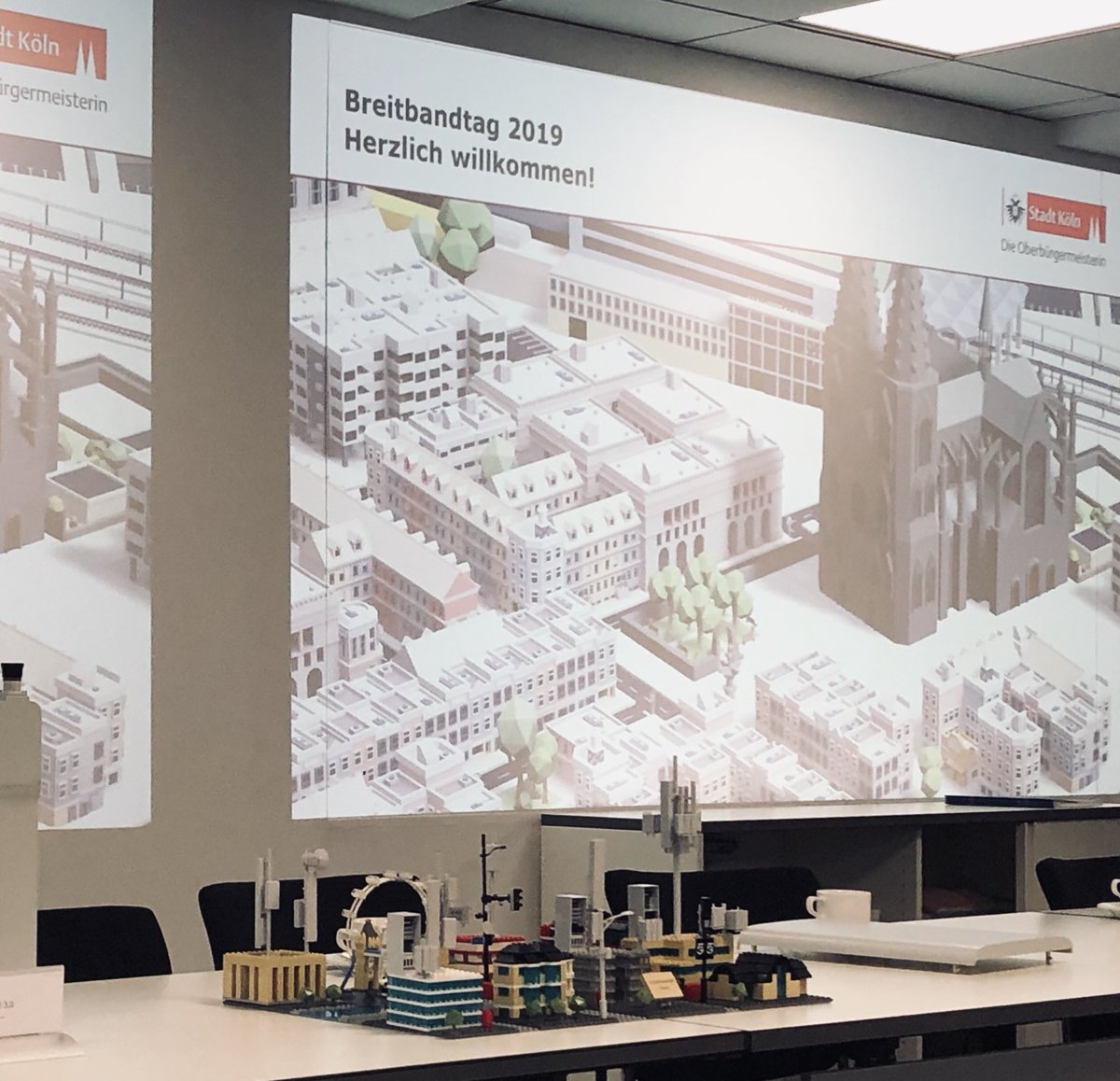 sthohm's tweet photo. #25NetCologne arbeitet weiter am digitalen Zukunftskonzept für Köln. Heute geht es zum Breitbandgipfel u.a. um 5G. ⁦@NetCologneNEWS⁩ https://t.co/fsEz9W2DTd