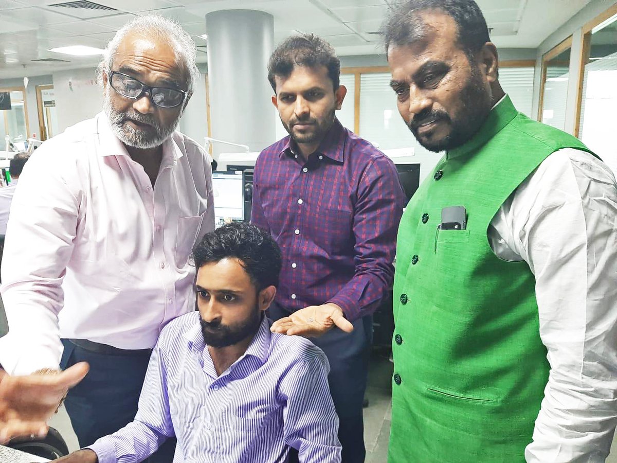 BiharInvestment's tweet photo. Meeting with Shri Shyam Rajak, Hon’ble Minister, Department of Industries, Govt. of Bihar with Mr. Savjibhai Dholakia, Chairman and Managing Director of Harekrishna Exports, at Surat https://t.co/E233onMPrO