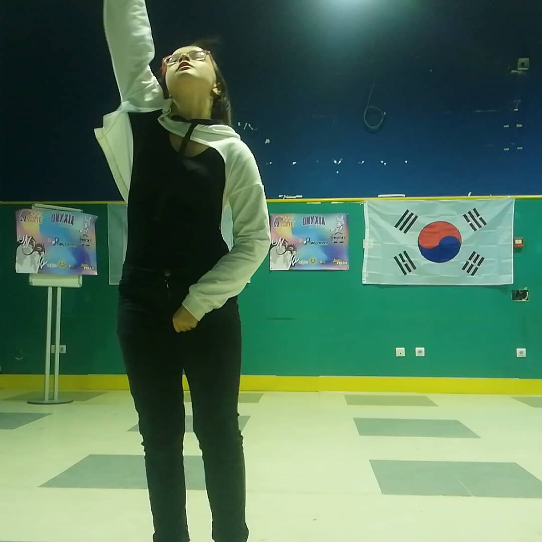 AsoOnyxia's tweet photo. ▶️Enlace en la bio ~ . Nuevos videos en Youtube!
15:00 tendremos el vídeo de #weasley .
17:00 tendremos el vídeo de #sxyxcx_my93
19:00 tendremos el vídeo de #kxgx_jfw y #_SayItLoud_ (Energy)
21:00 tendremos el vídeo de #alex .
#onyxiazone especial Corea 🇰🇷 https://t.co/fzW97zPdiU