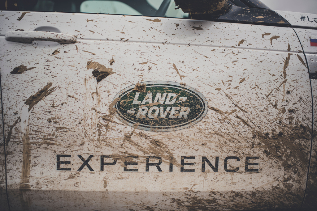 Order your gift voucher with a presentation pack before Monday 16th December for guaranteed delivery before Christmas.

Don't panic if you miss the deadline, digital vouchers will be available until closer to the big day!

#LandRoverExperience