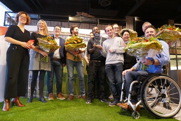 Kansen zien, mogelijkheden bieden en scoren! Albert Heijn wint de Scoor je talent!-bokaal 2019. Het bedrijf kreeg deze prijs tijdens de banen- en ontmoetingsmarkt ‘Scoor je talent!’ in Stadion Galgenwaard op 26 november. 

lnkd.in/dXDMb3u