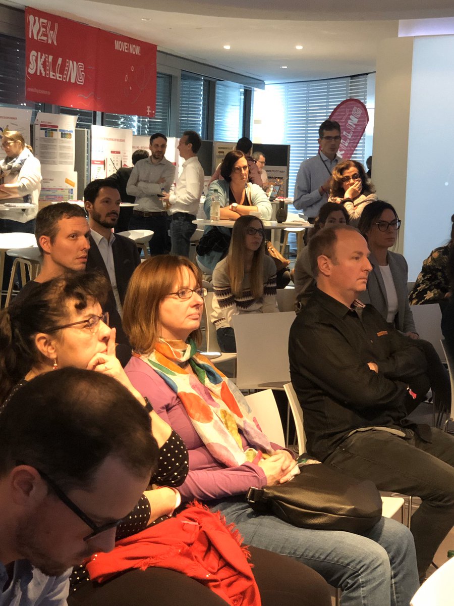 TschakawakFlory's tweet photo. Telekom women@work feat.
@CodeDesignAcad1 . Heute zu Gast @BKlesper. Danke für eine super Session. #danke #MagentagoesGREEN #StopWasting #StartCaring #telekomwall #codedesigntelekom #dabei https://t.co/yNNbOQ8PiW