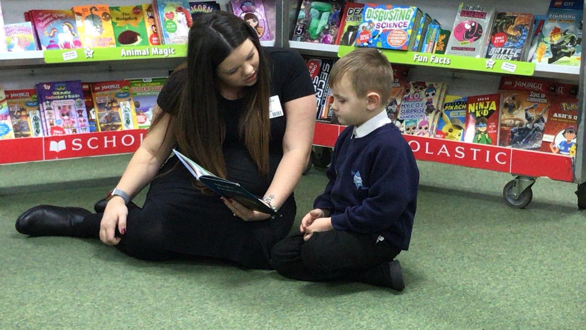 chapterone_uk's tweet photo. The wonderful tutors from @Naylorwintersg spent the morning reading with the #TutorMate children @Byronprimarysch in #Bradford, getting to know their reading buddies face-to-face as well as online. Thank you! ๐๐#InternationalVolunteersDay https://t.co/VWqH6oArng
