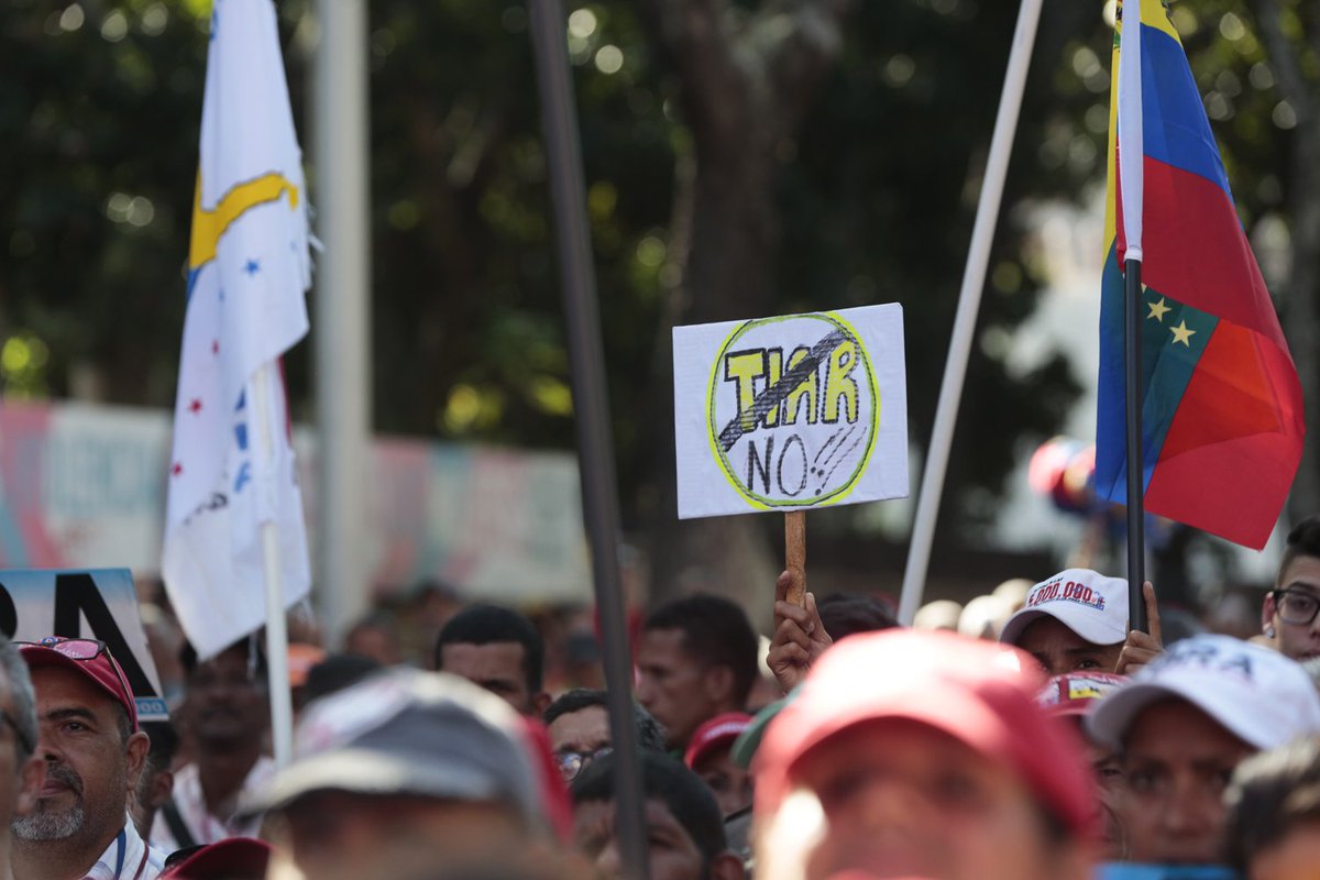 MSVSocial's tweet photo. #05Dic |📢 ¡LA ETIQUETA DEL DÍA! ⏩ #VenezuelaYElMundoUnidos 

Pdte. @NicolasMaduro: Ha empezado una nueva ola de liberación de los pueblos y no podrá detenerlo el imperialismo ni con golpes de Estado, ni con persecución. https://t.co/vIUQOIItnJ