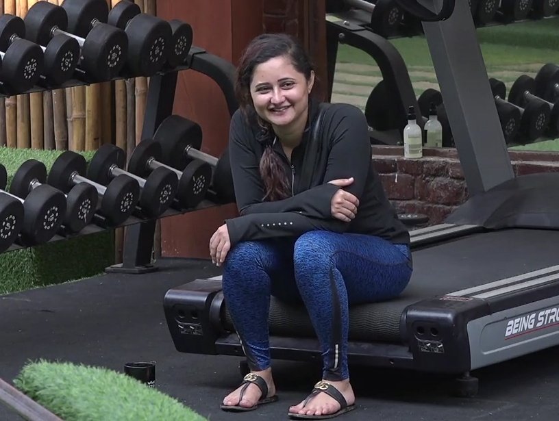 RDMysista's tweet photo. Strong woman @TheRashamiDesai
#WeSupportRashamiDesai https://t.co/YArmAs52O7
