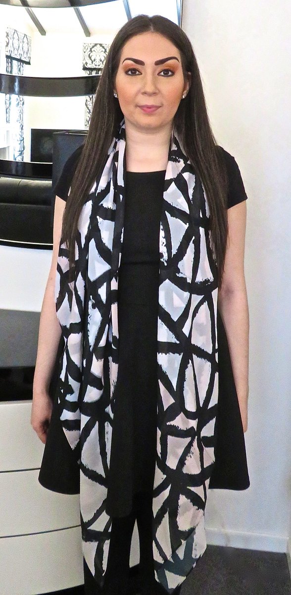 Have u guys seen my white &amp; black abstract lines scarf with tones of pink &amp; grey through it?😍It features my own original artwork so it would make a really unique Christmas gift!🎨🎄check it out now in my Etsy shop! etsy.com/uk/listing/743… #scottishbloggers #fbloggers #ukbloggers