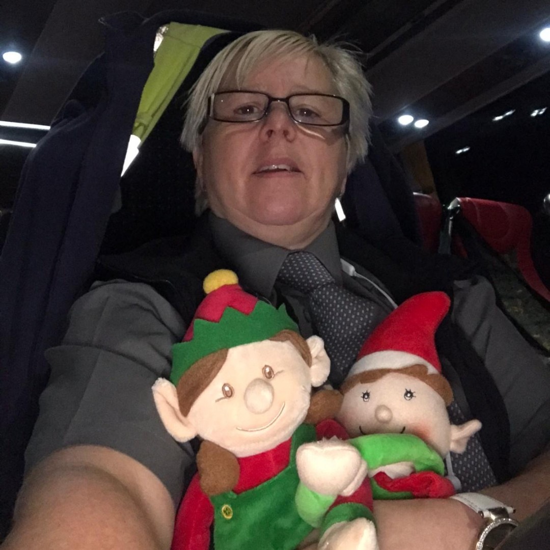 Yelloway's tweet photo. LET ME INTRODUCE YOU to Mr & Mrs Elf...... both ๐
Santa's Little Helpers travelling courtesy of our #SuperBev on a ๐ Yelloway Coach throughout December ๐keep your ๐ eyes peeled, they could turn up anywhere โโ https://t.co/aCe3yJUJ3u