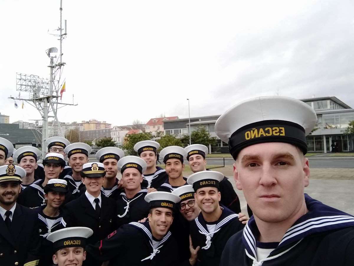 Armada_esp's tweet photo. ¡Enhorabuena a los 2⃣5⃣7⃣ nuevos marineros que hoy han recibido su diploma!

Han finalizado así su periodo de formación que empezó el pasado 27 de Mayo en la Escuela de Especialidades "Antonio de Escaño" y comienzan sus destinos en nuestros buques.

¡Mucha suerte!
#SomosLaArmada https://t.co/1eGDS3vdRM