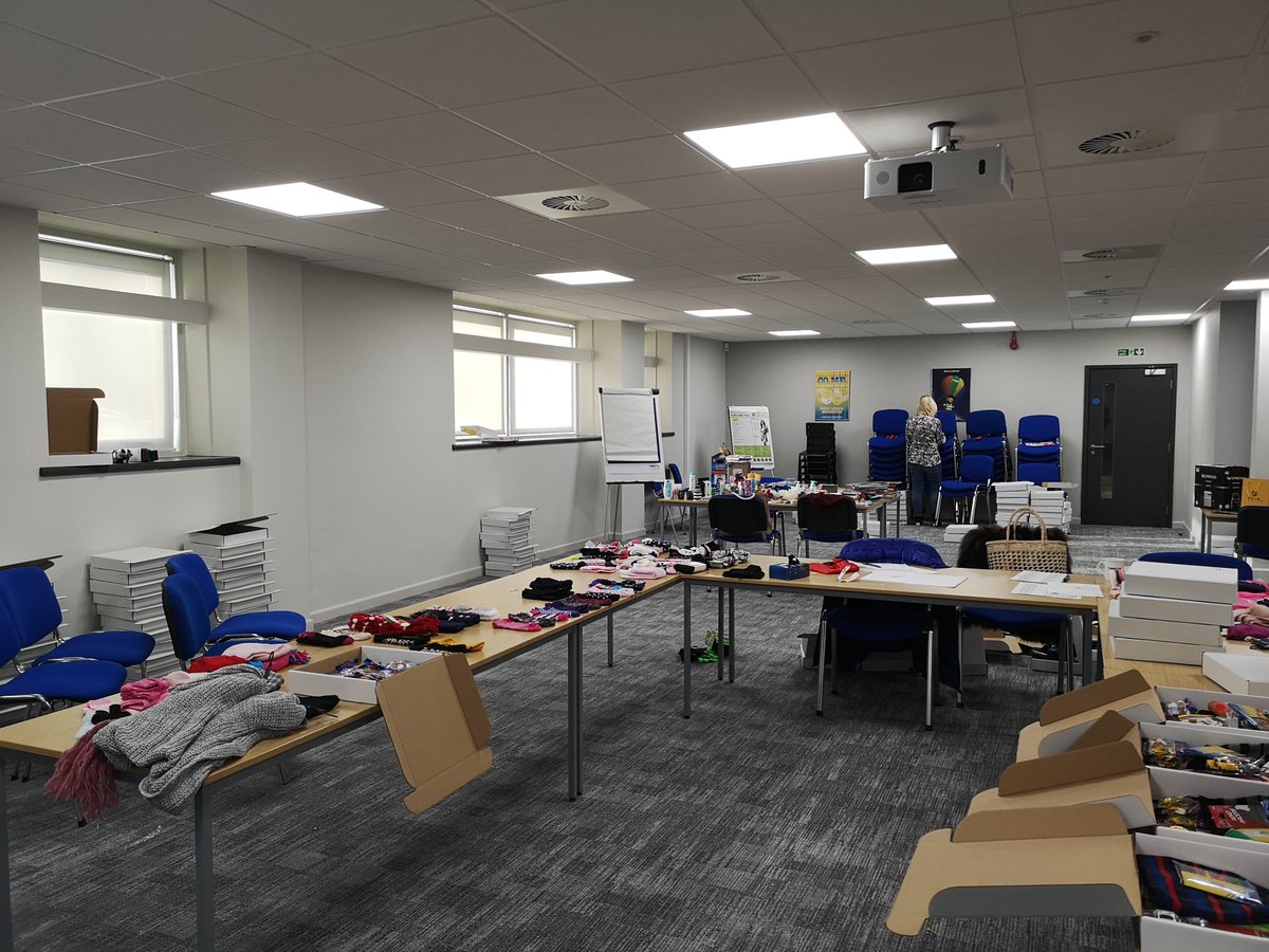 Tibbetts_TGL's tweet photo. The Tibbetts Angels are busy packing boxes for @HomestartBCN @salvationarmyuk @BYHPBanbury & we've been overwhelmed by the donations so far! We're still accepting donations, with a particular call for toddler toys/gifts/clothing etc #Banbury #worthwhilecause #ChristmasGiving https://t.co/v1i0wtZeTw