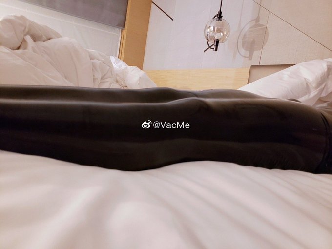 之前玩的真空袋，被真空吸附的感觉爆棚，不亚于vacbed😋 #vacbed #真空床 #真空袋 #vacbag #vacuumbed #バキュームベッド https://t.co/G6suOrxtZH<a href="/tag/vacbed"class="tags">#vacbed</a><a href="/tag/%E7%9C%9F%E7%A9%BA%E5%BA%8A"class="tags">#真空床</a><a href="/tag/%E7%9C%9F%E7%A9%BA%E8%A2%8B"class="tags">#真空袋</a><a href="/tag/vacbag"class="tags"><span>#vacbag</span></a><a href="/tag/vacuumbed"class="tags"><span>#vacuumbed</span></a><a href="/tag/%E3%83%90%E3%82%AD%E3%83%A5%E3%83%BC%E3%83%A0%E3%83%99%E3%83%83%E3%83%89"class="tags"><span>#バキュームベッド</span></a>
