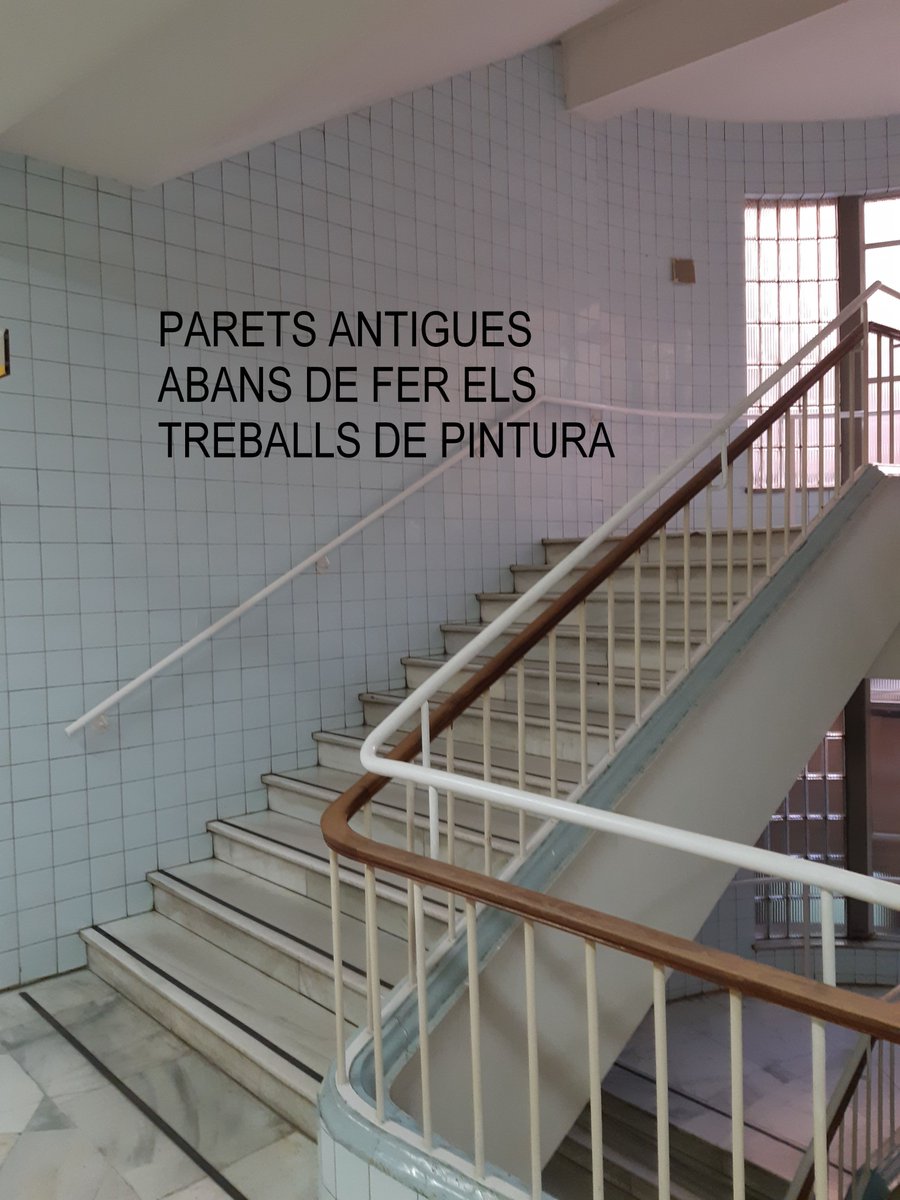 També treballem per la nit, al #CAPSantAndreu, per no afectar al funcionament del centre. Acabem de pintar les parets de la zona escales accès de la planta baixa fins a la 7ª planta.