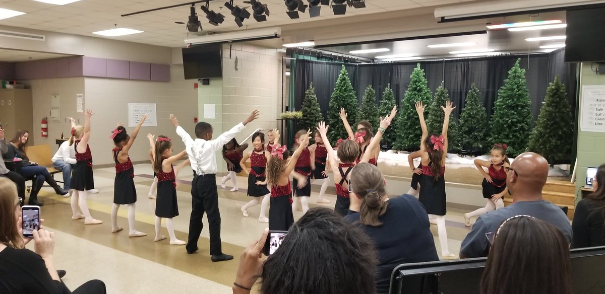 artsintheschool's tweet photo. @WhisperingOakEl Excellent job! Thank you @OrlandoBallet! Thank you @kipmontgomery2 for bringing Dramatic Education to your school!
#ocps #artsintheschool #ocpsmeanssuccess #afterschooliscool https://t.co/cKhBHBA6bR