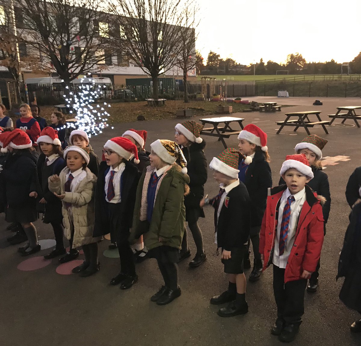HPABeckenham's tweet photo. We all enjoyed an end of term twilight choir concert for our families this week. Well done choir, you sang beautifully! #lovesinging #hpabe https://t.co/clF2AsUw2B