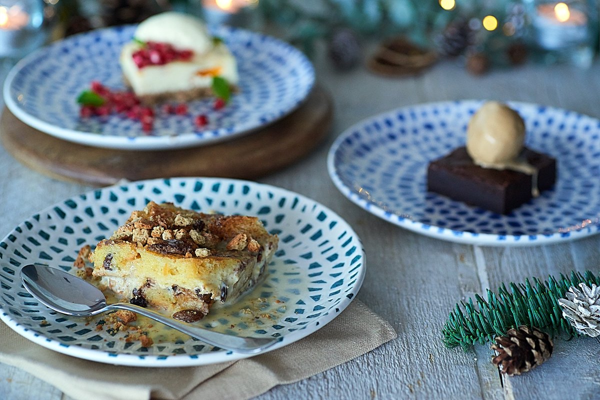 Calories don't count during the festive season. Especially when the desserts look this good #stradachristmas