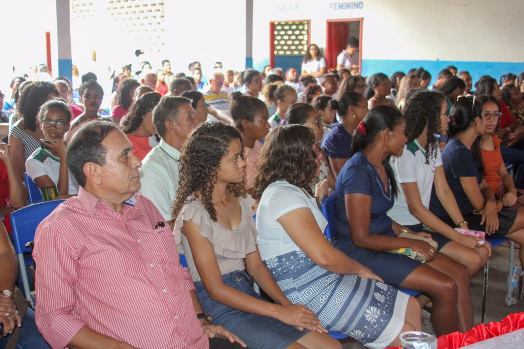 DepMarcelo's tweet photo. Estive em São Vicente Férrer, onde fizemos uma audiência pública para a escolha dos cursos profissionalizantes que serão ministrados no novo Iema da cidade. Um ato democrático, que envolve a comunidade em decisões que se revertem em benefício real para ela. https://t.co/ARl8pAUota