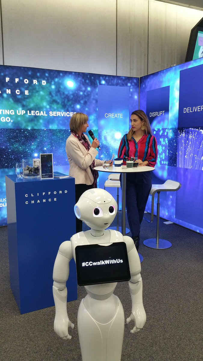 Talk bei @CCGermanyPR mit <a href="/TijenOnaran/">Tijen Onaran</a> auf der #legalrevolution @LegalRev2019 <a href="/lisaxxxweil/">Lisa Weil</a> <a href="/Akoneira/">Daniella Domokos</a> <a href="/lawfluencerin/">Christina-Maria Leeb</a> <a href="/ZoeAndreae/">Zoë Andreae</a> @RCHTSNWLT und Pepper, der kleine Helfer