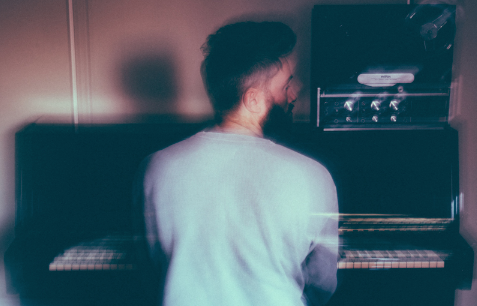 IamChill_Music's tweet photo. What happens when you mix #ambientelectro with #classicalmusic? When you’re @ashbrookmusic, pure magic. His newly released EP, Sines proves this repeatedly, prompting us to sit down with the magician behind the music in an #exclusiveinterview.
https://t.co/A7utP9WVh9 https://t.co/jVQmxi6bzH