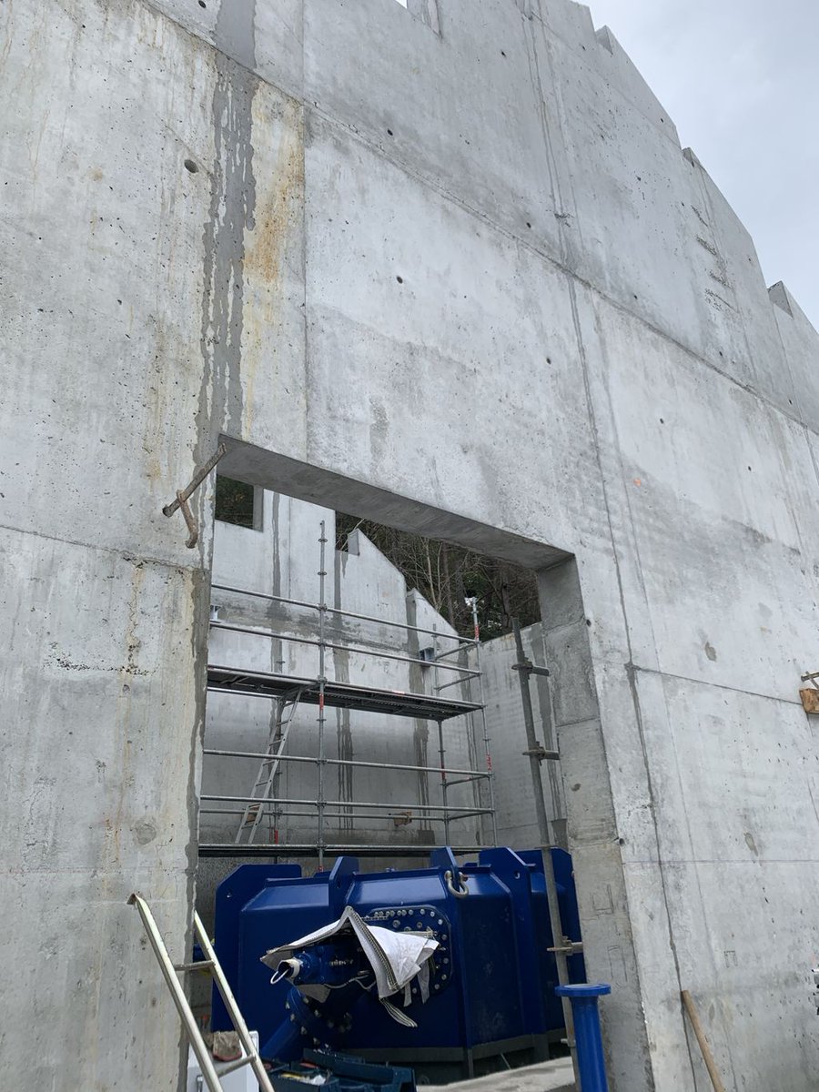 valtinee's tweet photo. Usine de la future centrale hydroélectrique  de l’ardon a SAINT ETIENNE DE TINEE. Pose en cours de le roue et sa génératrice avant la fermeture du batiment avant la fin de l’année. Travaux pour le compte de TOTAL ENERGIE QUADRAN. VALTINEE a réalisé la construction de l’ouvrage. https://t.co/RfvZqJxODo
