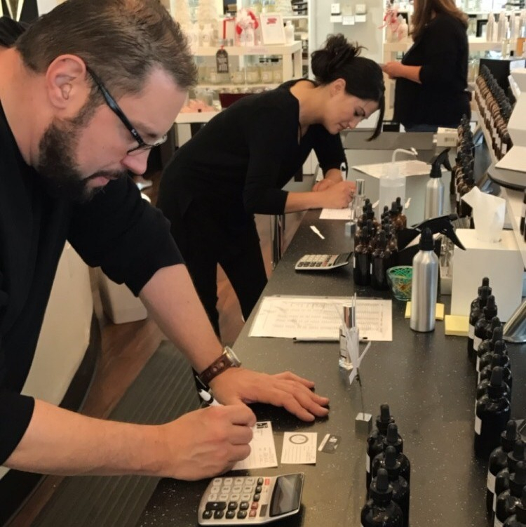 NoteologyFrag's tweet image. We love 😍 it when you keep us busy at the blending bar! ⁠
⁠
Looking for a unique activity for the holidays? 🎄 Book an appointment for a custom experience and we'll help you make a fragrance as unique as you are.  🙌⁠
⁠
#NOTEFragrances #findyourscent #customperfume #tbt