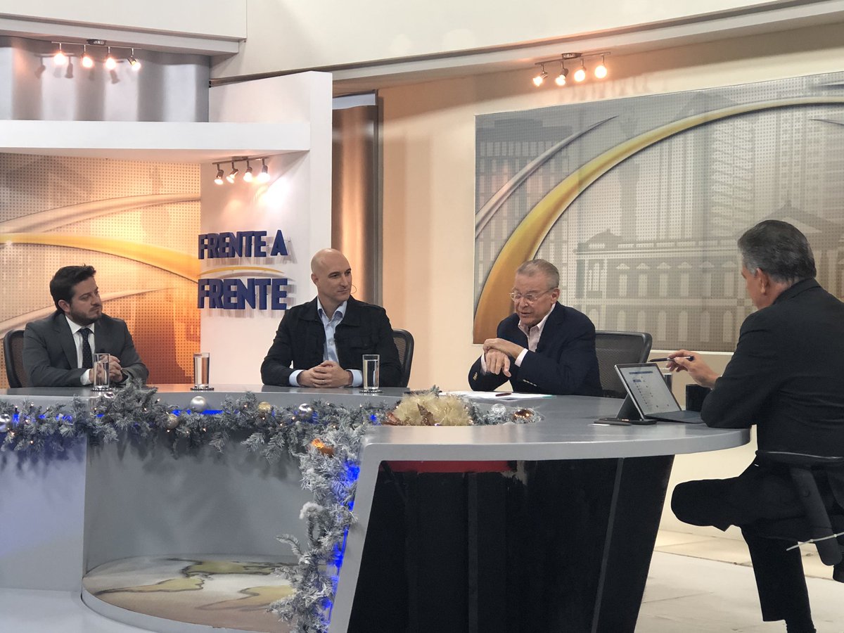NadiadeBarrient's tweet photo. En @Frentea_Frente compartiendo sobre temas de innovación y tecnologías exponenciales en el marco del diplomado #exponentialleaders con #FMRA, @BancoAgricolaSV y @el_BID. Participa Juan Barrios, economista país del BID en ES. https://t.co/XRWzK3VZip