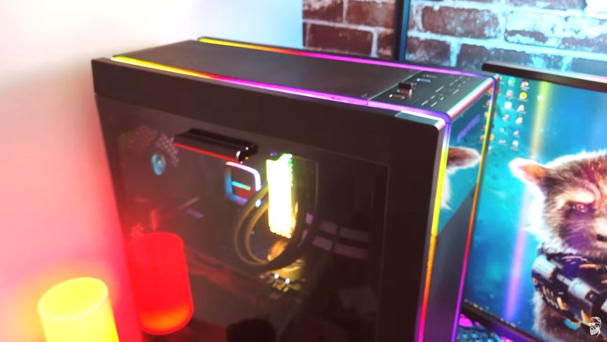Enermax_FR's tweet photo. Un #setup #Gamer #incroyable sous tous les angles 😍😍 Découvrez comment @yt_guillaume sublime un #Saberay #ADV et un #AIO #AquaFusion 😎🤩 #AllIWantForChristmas #RGB https://t.co/pVDNzj1koh https://t.co/rVjCYszBXM