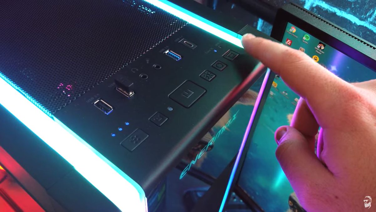 Enermax_FR's tweet photo. Un #setup #Gamer #incroyable sous tous les angles 😍😍 Découvrez comment @yt_guillaume sublime un #Saberay #ADV et un #AIO #AquaFusion 😎🤩 #AllIWantForChristmas #RGB https://t.co/pVDNzj1koh https://t.co/rVjCYszBXM