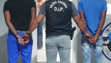 Durante allanamientos junto a la <a href="/PGN_PANAMA/">Procuraduría General de la Nación</a> en diferentes puntos del distrito de San Miguelito, varias personas fueron aprehendidas por unidades de la #DNIP, se decomisó presunta sustancias ilícitas y dinero efectivo.  #RecuperemosNuestrosBarrios