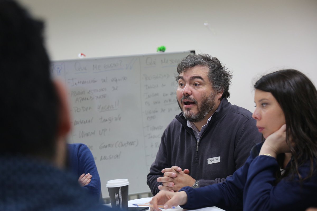 labgobcl's tweet photo. ¡Ya estamos en #Temuco! Seguimos con las Jornadas de #InnovadoresPúblicos en Acción, donde juntos pensamos en el futuro de la Red y compartimos herramientas y experiencias para seguir propagando la innovación pública por las instituciones 🇨🇱

Mañana estaremos en Valdivia 🚣🏻 https://t.co/zRjRPMuPka