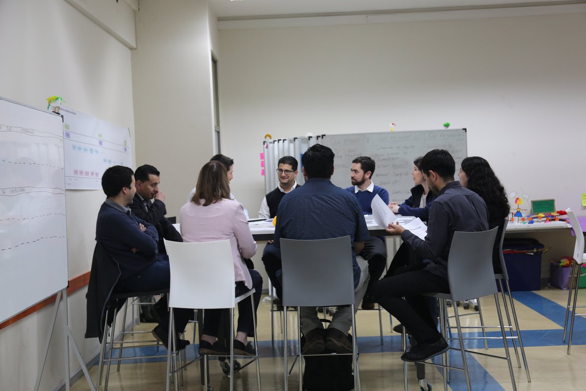 labgobcl's tweet photo. ¡Ya estamos en #Temuco! Seguimos con las Jornadas de #InnovadoresPúblicos en Acción, donde juntos pensamos en el futuro de la Red y compartimos herramientas y experiencias para seguir propagando la innovación pública por las instituciones 🇨🇱

Mañana estaremos en Valdivia 🚣🏻 https://t.co/zRjRPMuPka