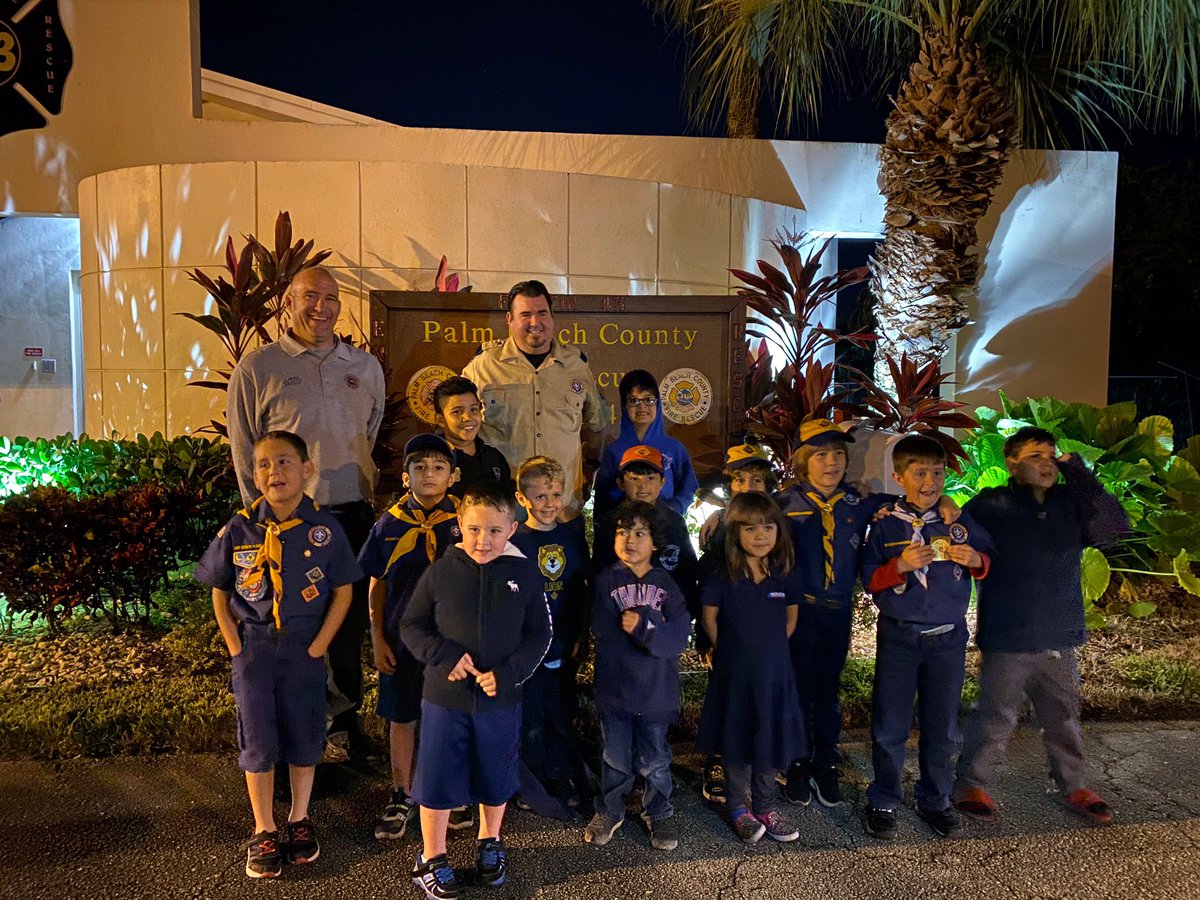 #TeamPBCFR #FireSafetySpecialist Jeff Heinz along with #Station43 #firefighters welcomed Rivermill HOA/Pack 205 for a #FireSafety presentation and Station/FireTruck tour