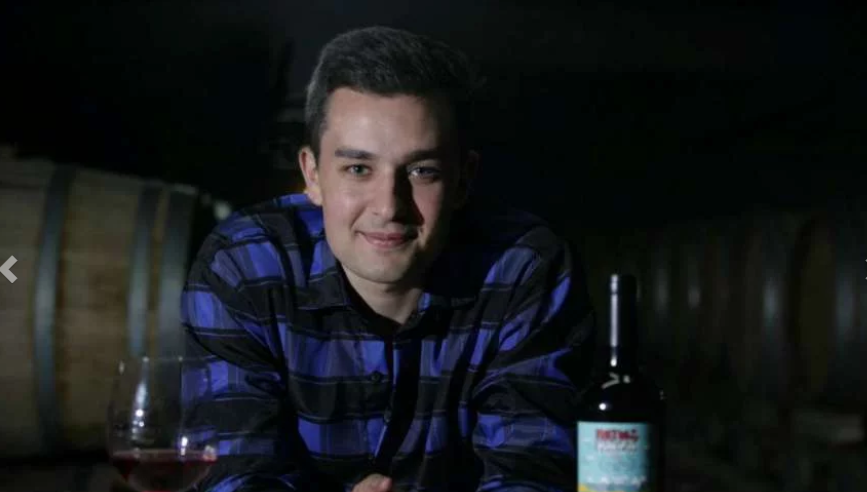 LosAndesDiario's tweet photo. Un mendocino es el joven enólogo revelación del año en la Guía Descorchados
https://t.co/9bHTCn3tJF https://t.co/EGMTjVaBqT