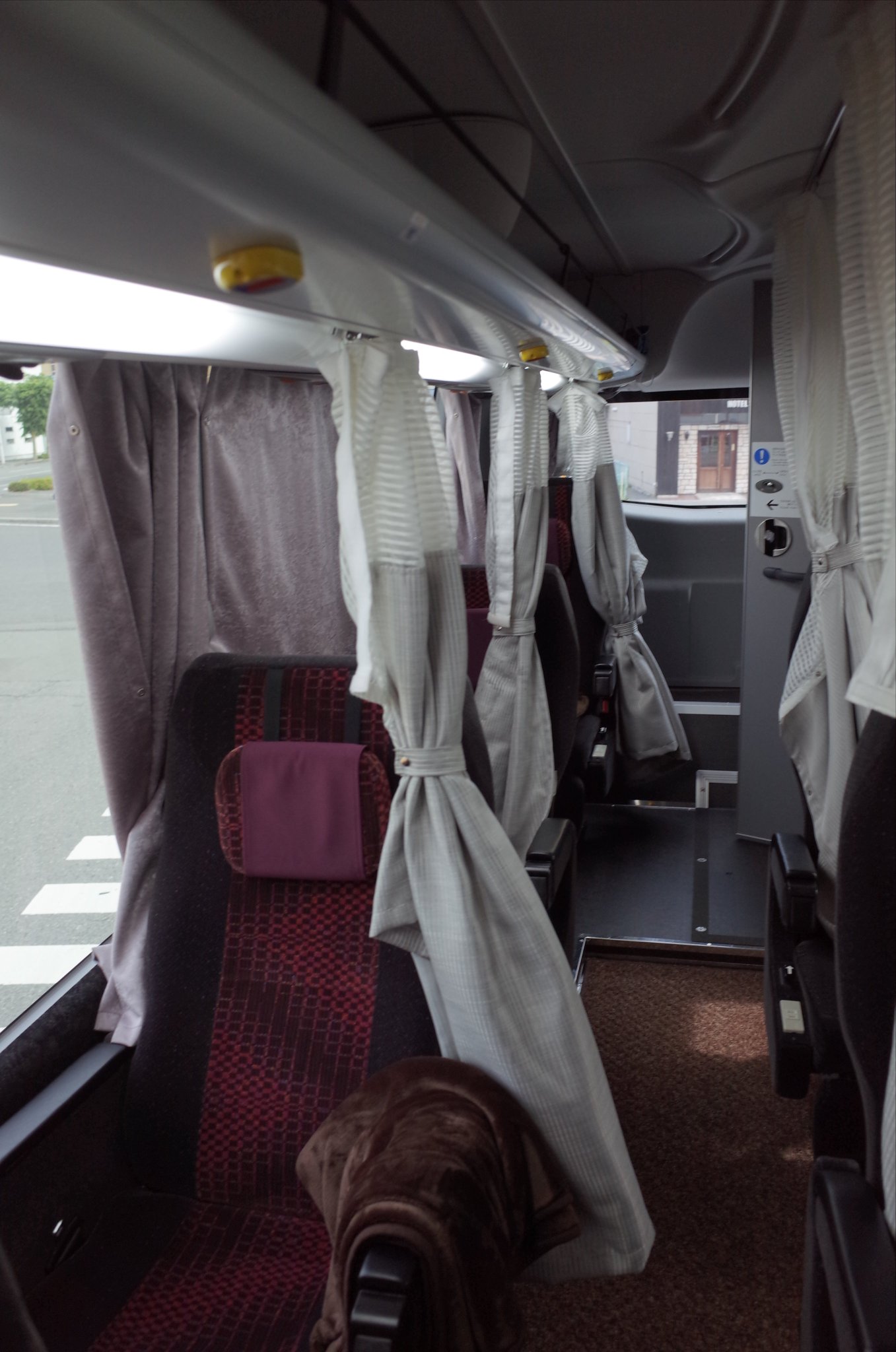 しろ ３列シートの夜行バスはしんどかったです やはり夜行バスは代まで T Co Pmkmdtekdd Twitter